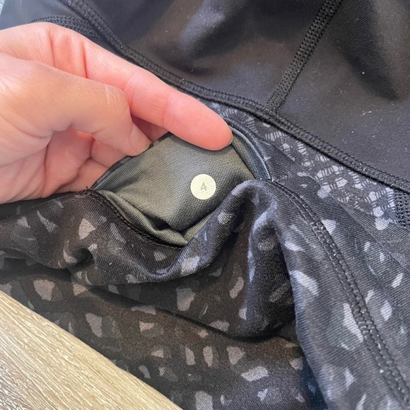 Lululemon black cropped leggings - Picture 4 of 4